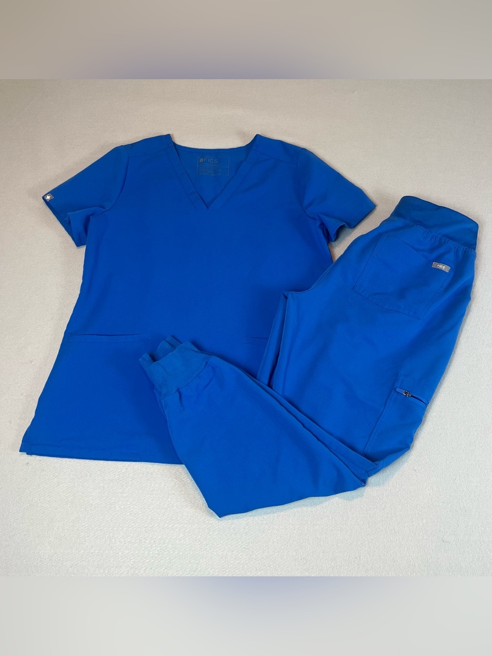 FIGS Technical Collection Royal Blue Scrub Set V-Neck Top & Jogger Pants Small